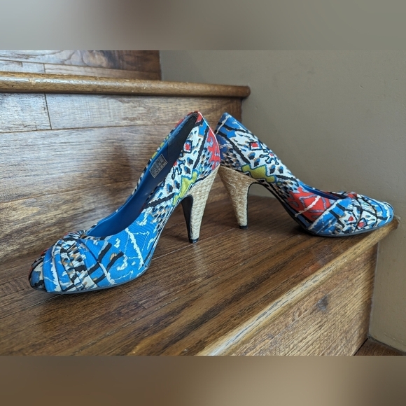 Multi coloured Rocket Dog heeled shoes. Size 7. Worn once. - Picture 5 of 13